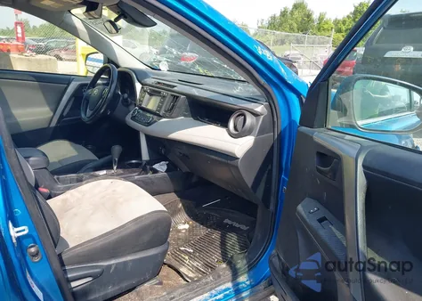 2018 Toyota Rav4 Xle z USA, uszkodzony, nr VIN JTMRFREV3JD248803